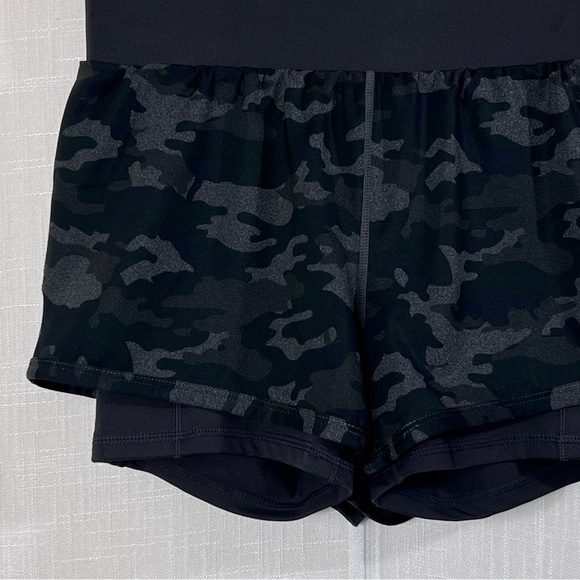 Fabletics Olesia Camo Gym Workout Athletic Double Shorts Sz S - Picture 5 of 10